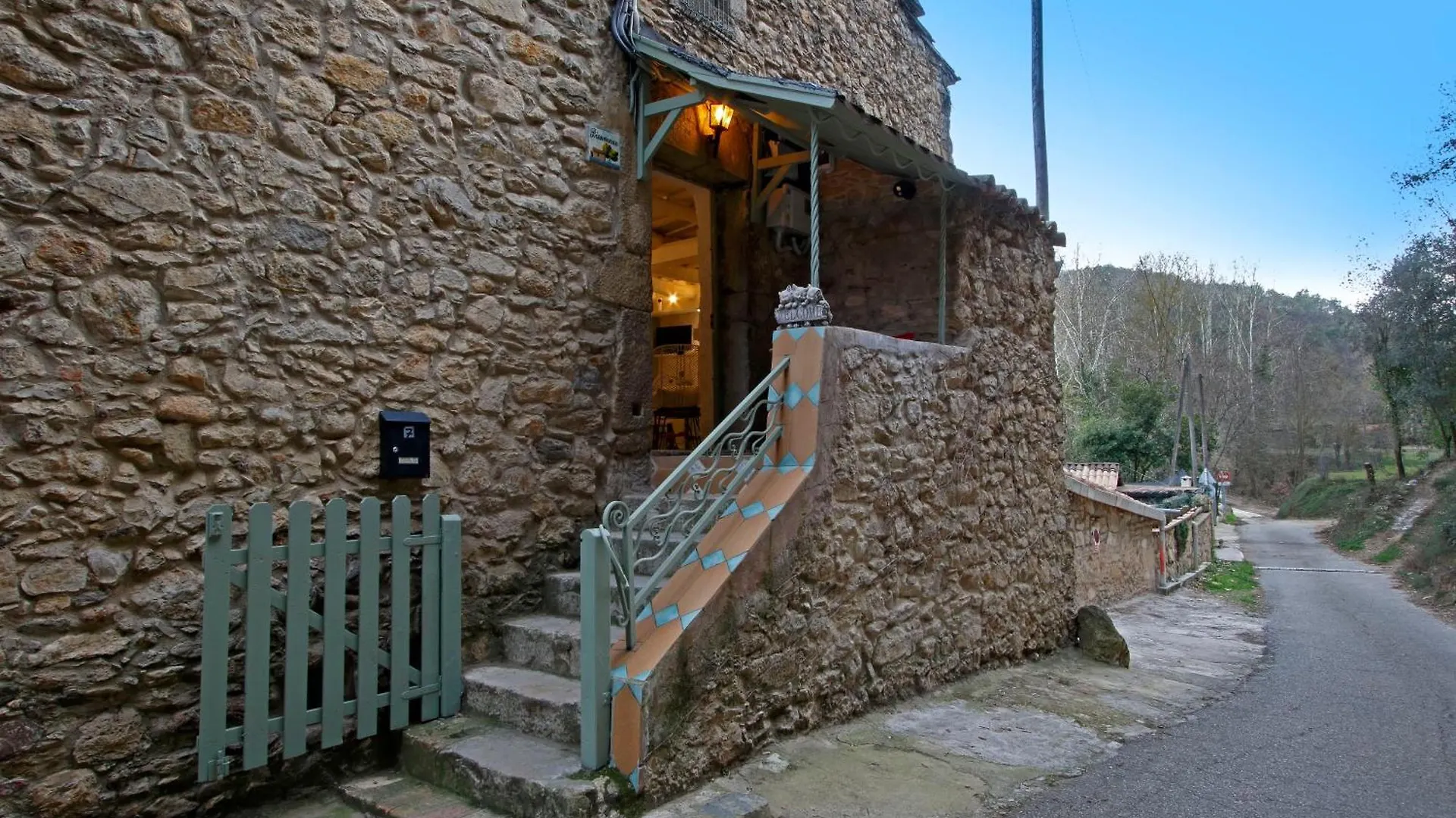 Masia Con Encanto En El Bosque A 10 Min De Girona Celrá 0*,  إسبانيا